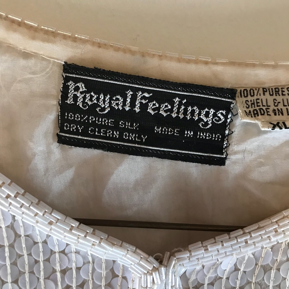 Sequined Cape With Tulip Pattern - image 3